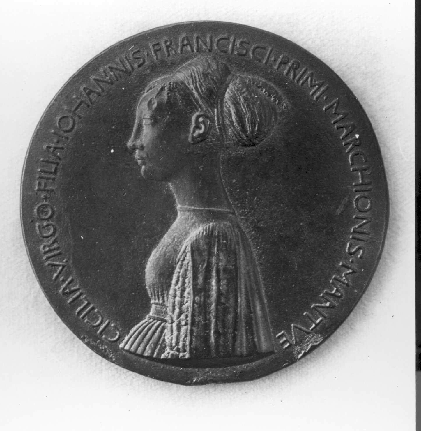 ritratto di donna (medaglia, elemento d'insieme) di Antonio di Puccio Pisano detto Pisanello (secc. XIV/ XV)