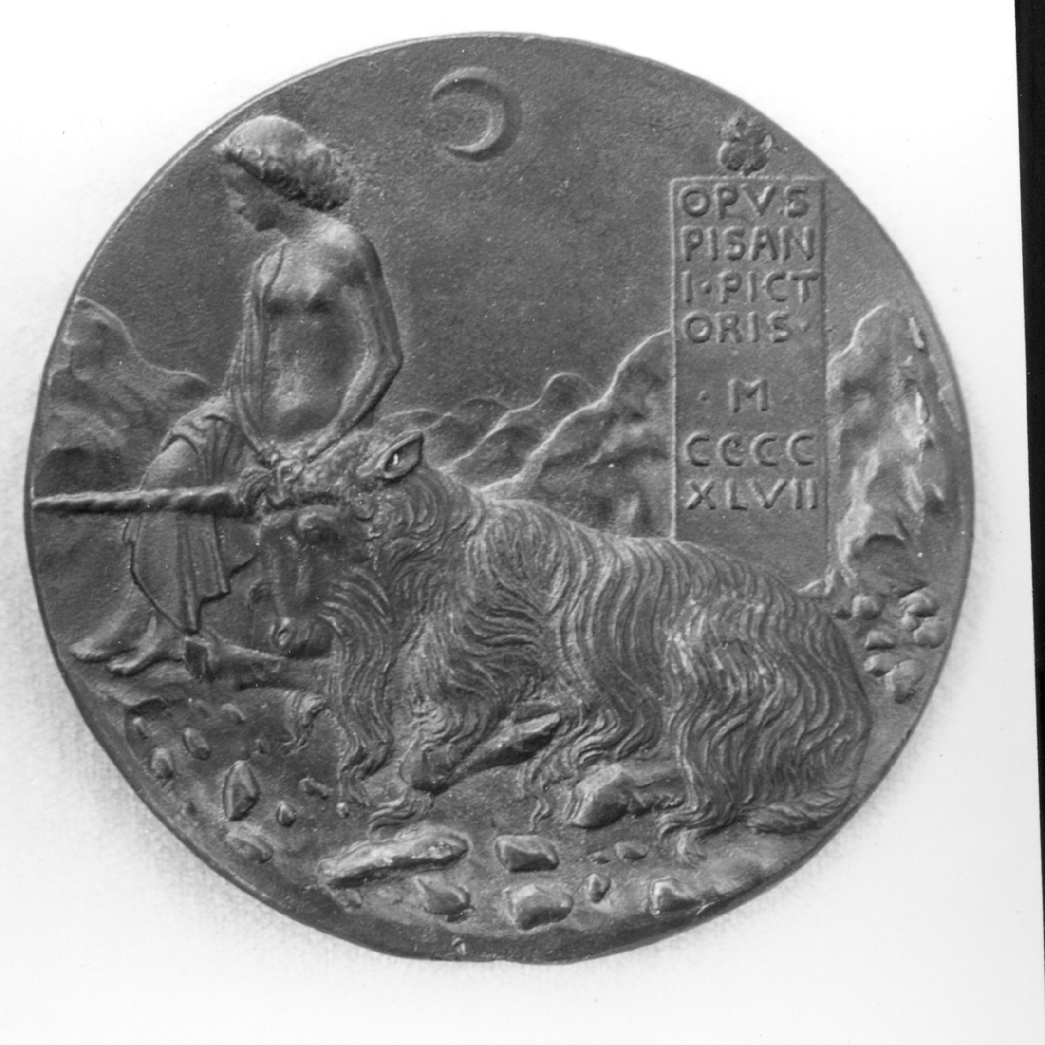 figura femminile (medaglia, elemento d'insieme) di Antonio di Puccio Pisano detto Pisanello (secc. XIV/ XV)