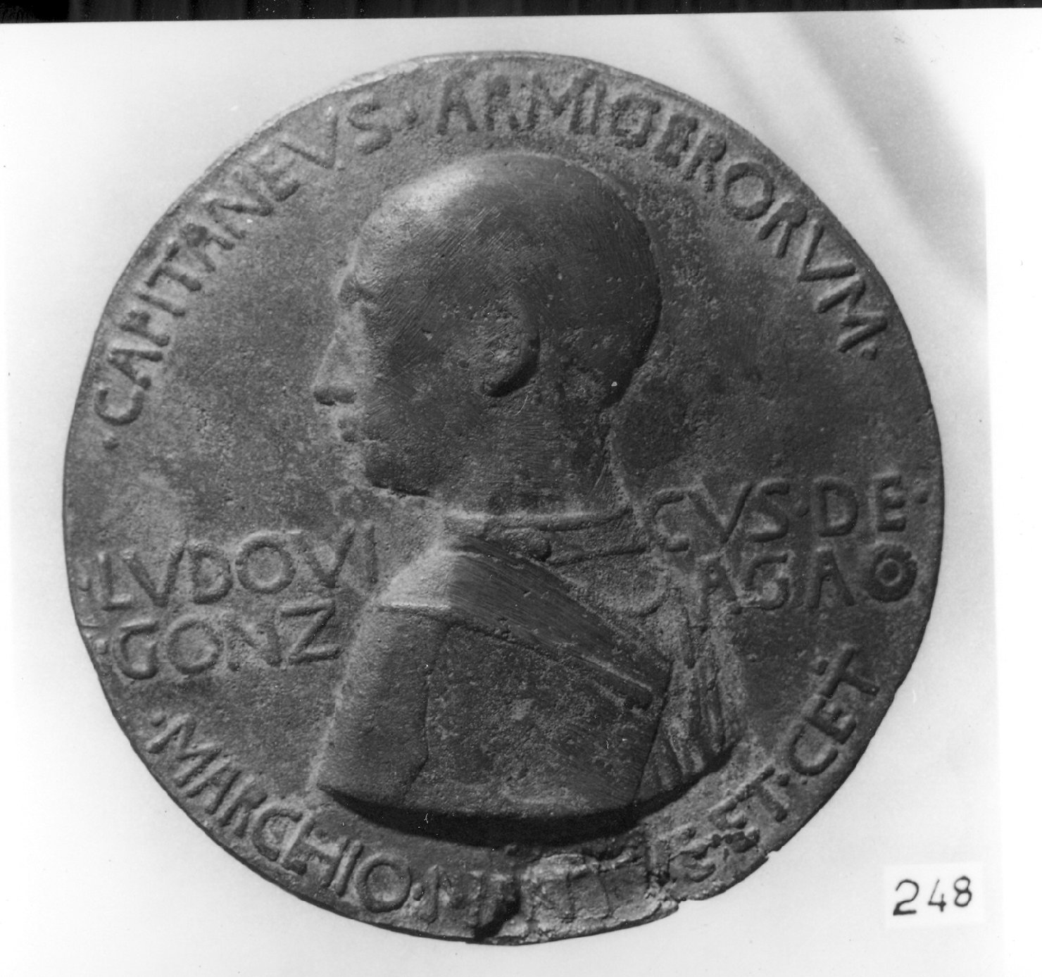 ritratto d'uomo di profilo (medaglia, elemento d'insieme) di Antonio di Puccio Pisano detto Pisanello (secc. XIV/ XV)