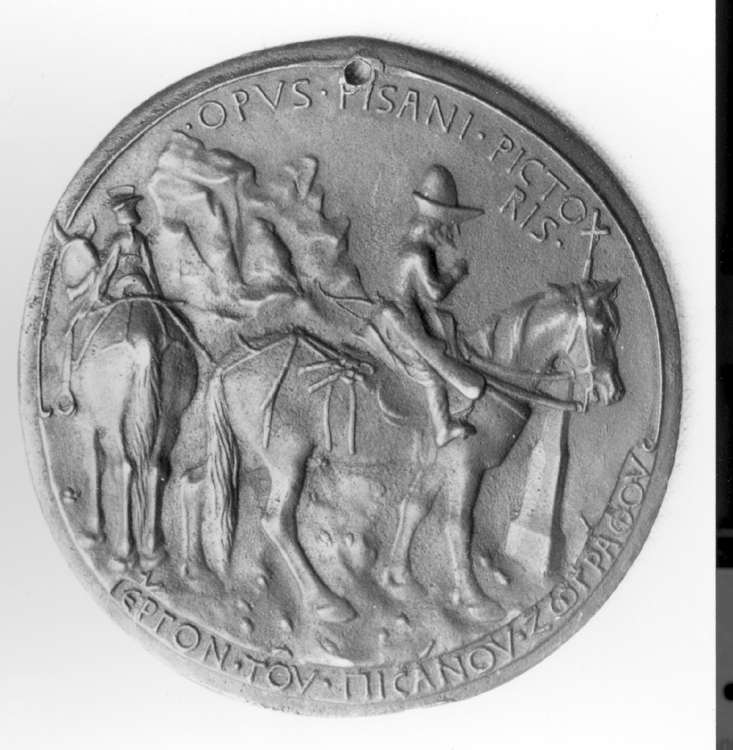 devoto in preghiera davanti a Cristo crocifisso (medaglia, elemento d'insieme) di Antonio di Puccio Pisano detto Pisanello (secc. XIV/ XV)