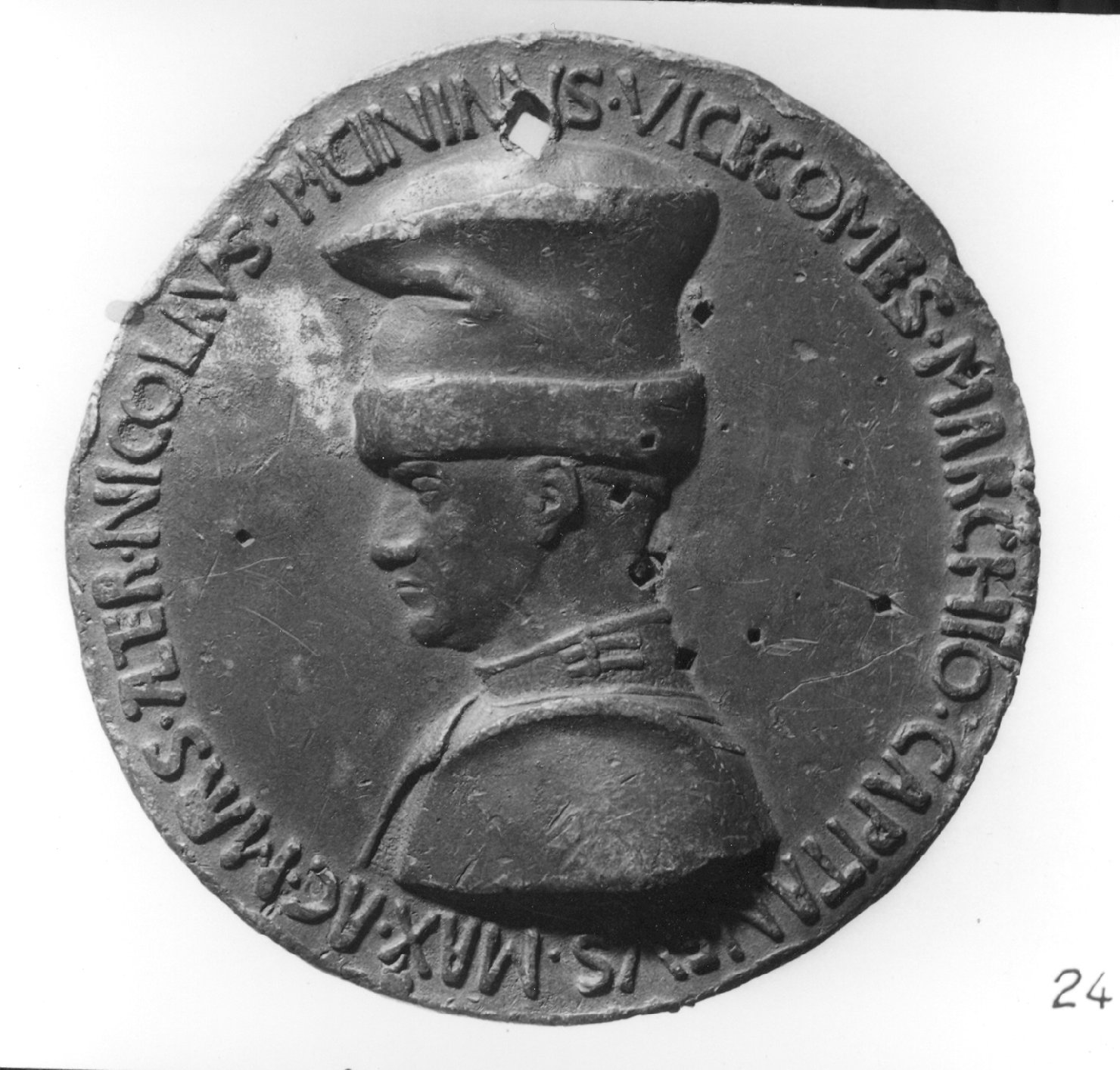 ritratto d'uomo di profilo (medaglia, elemento d'insieme) di Antonio di Puccio Pisano detto Pisanello (secc. XIV/ XV)