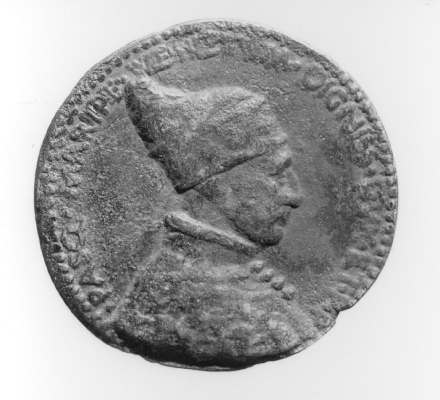 ritratto d'uomo di profilo (medaglia, elemento d'insieme) di Guidizzani M (sec. XV)