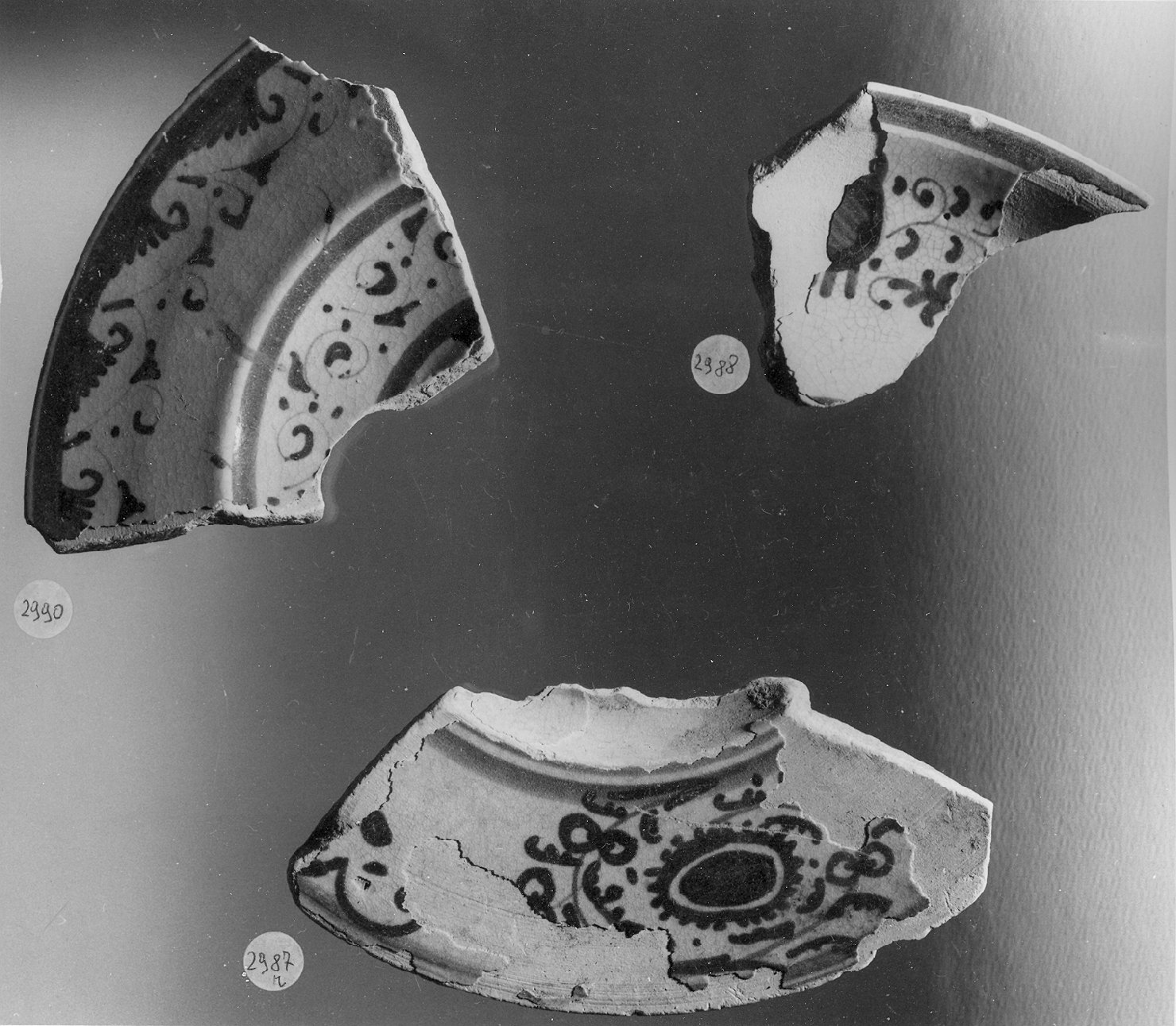 motivi decorativi (piatto, frammento) - ambito veneto (secc. XV/ XVI)