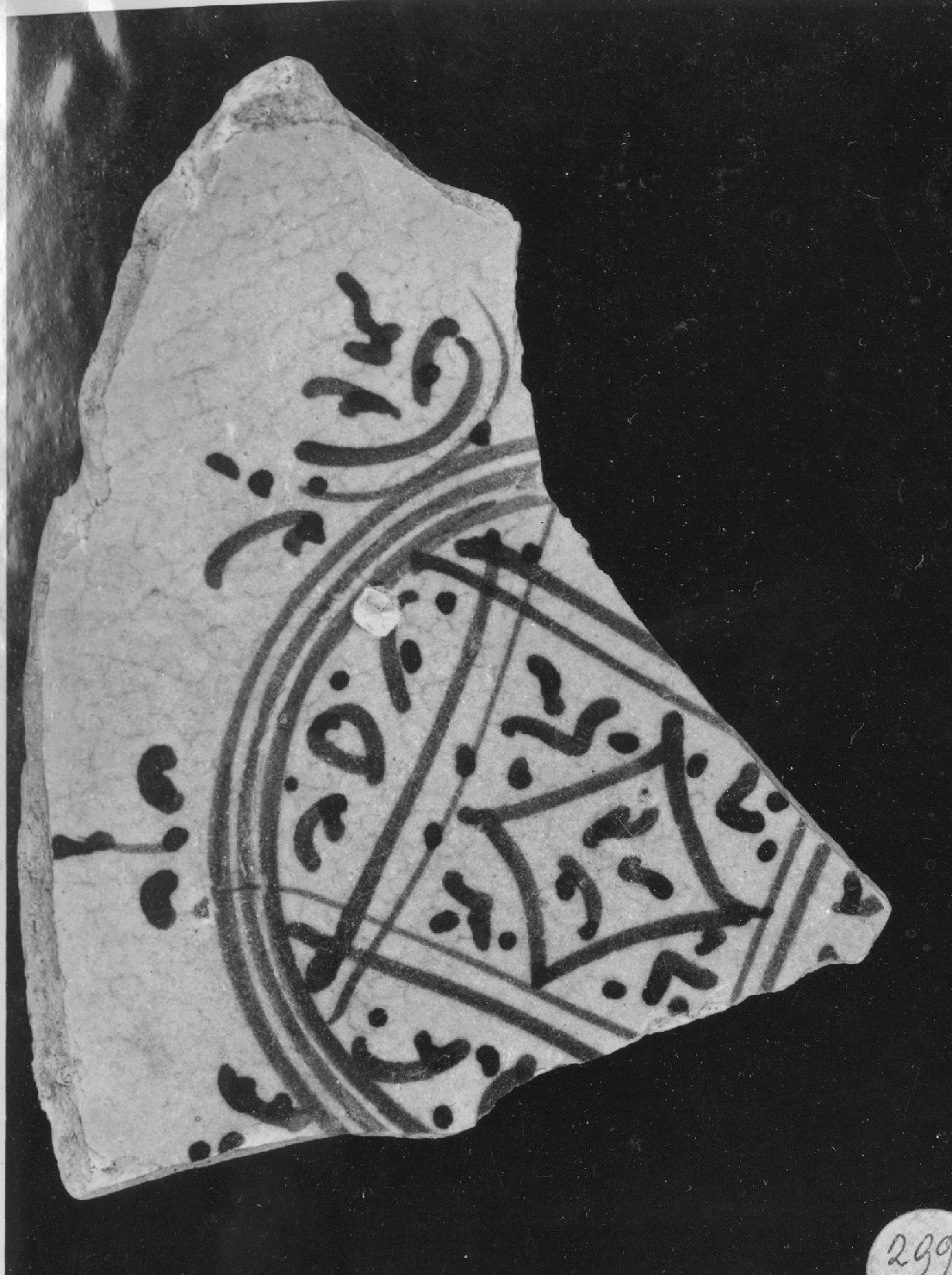 motivo decorativo ad arabesco (piatto, frammento) - ambito veneto (secc. XV/ XVI)