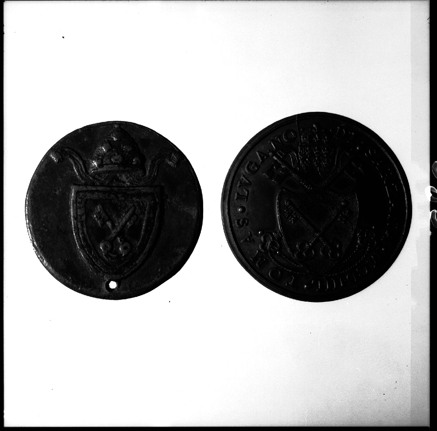 stemma papale (gettone) - ambito romano (sec. XV)