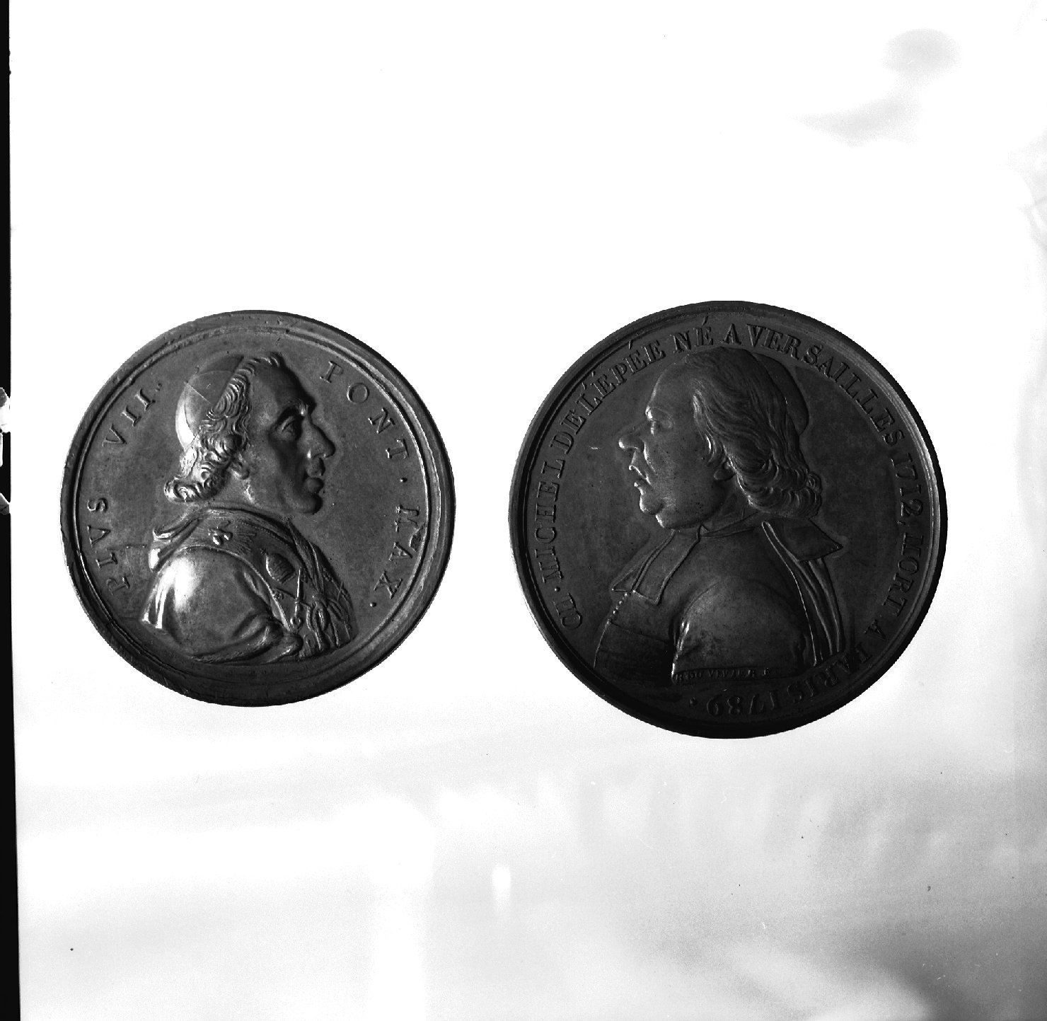 ritratto di ecclesiastico (medaglia) - ambito francese (sec. XIX)