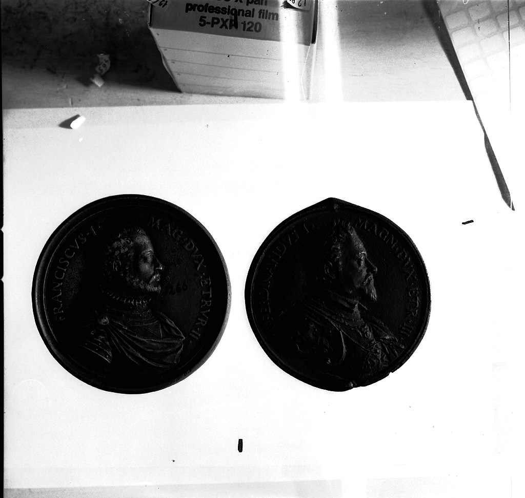 testa d'uomo (medaglia, elemento d'insieme) - ambito Italia centrale (sec. XVI)