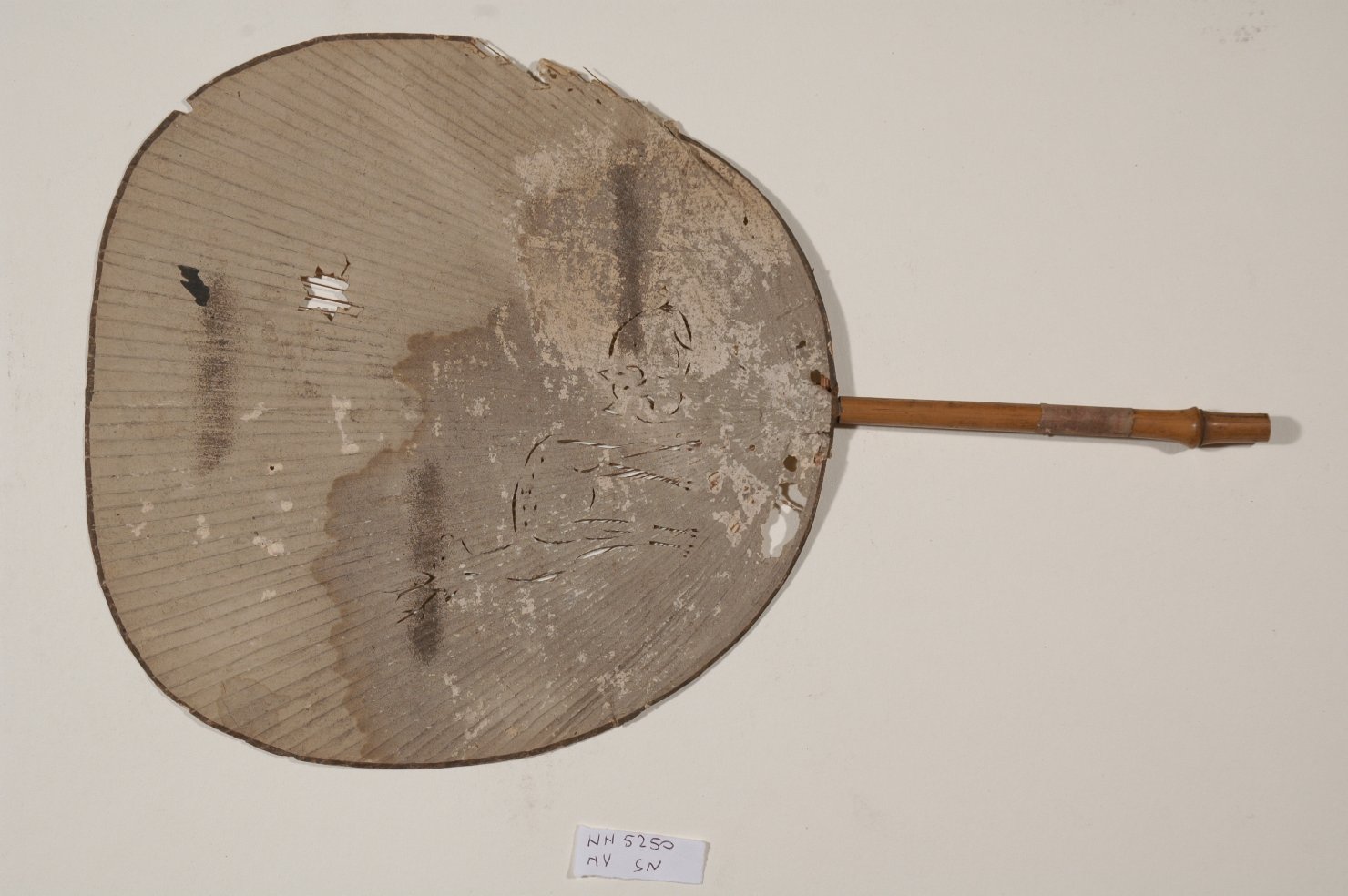 motivo decorativo zoomorfo (ventaglio, elemento d'insieme) - ambito giapponese (secc. XVII/ XIX)