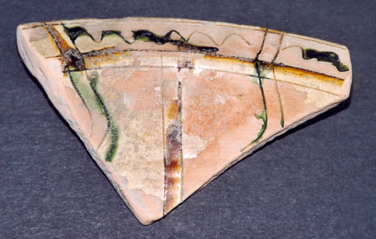 motivi decorativi geometrici (scodella, frammento) - manifattura veneziana (sec. XIV)
