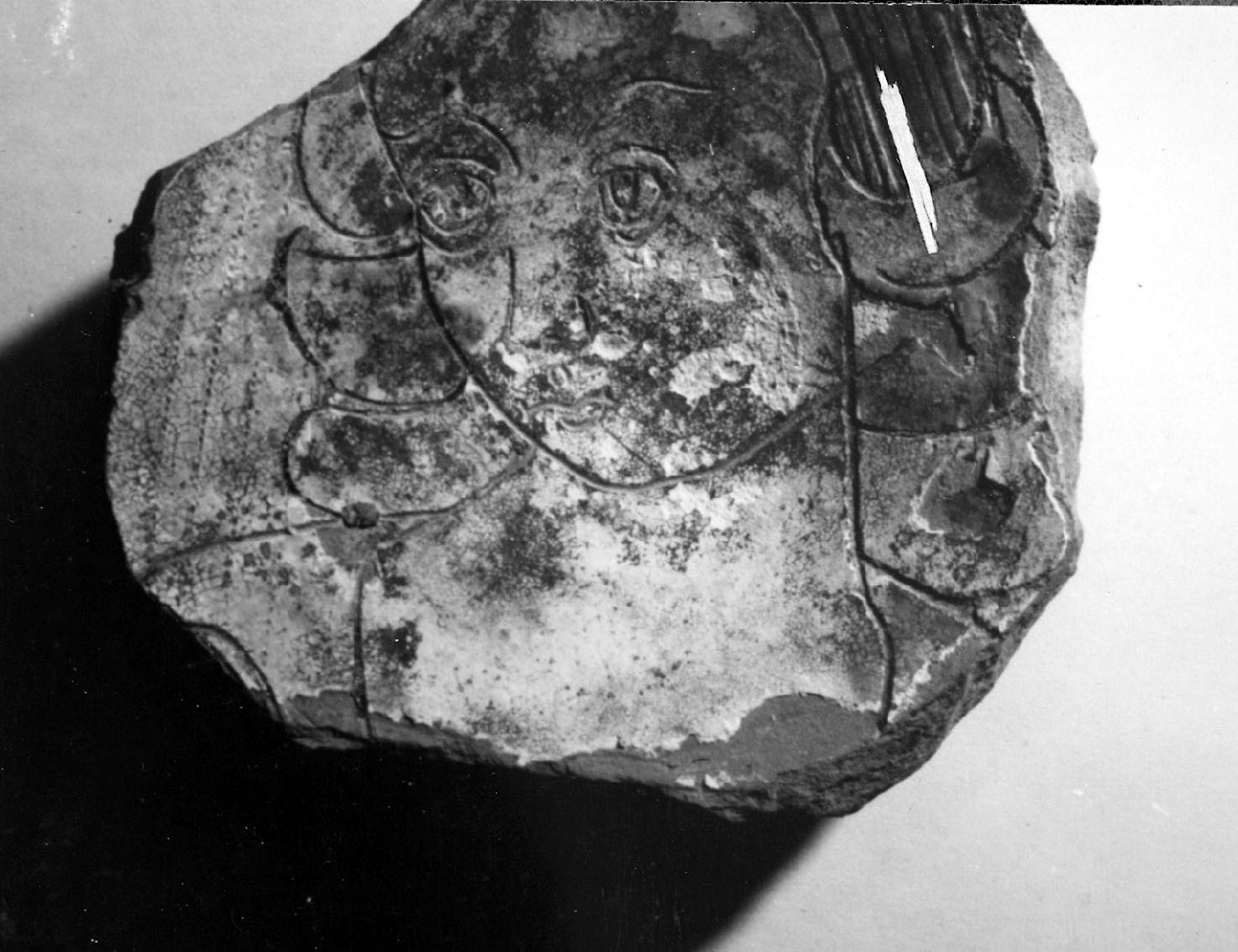 figura femminile (catino, frammento) - ambito veneto (secc. XV/ XVI)