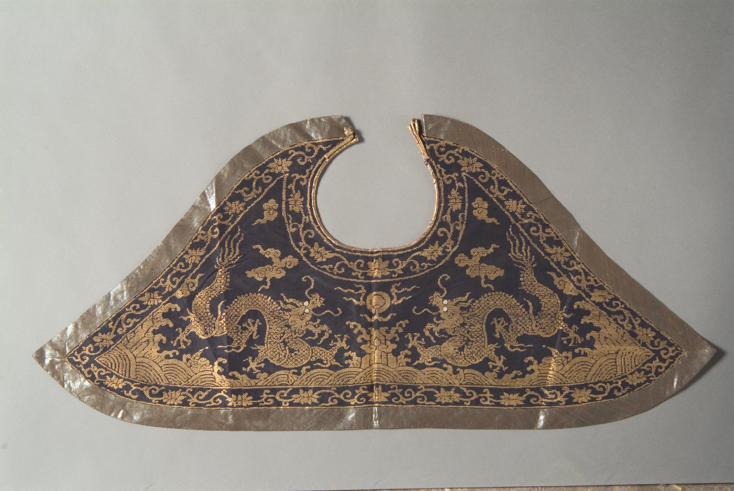 collo di vestito decorato, elementi decorativi (abito, opera isolata) - ambito cinese (sec. XIX)