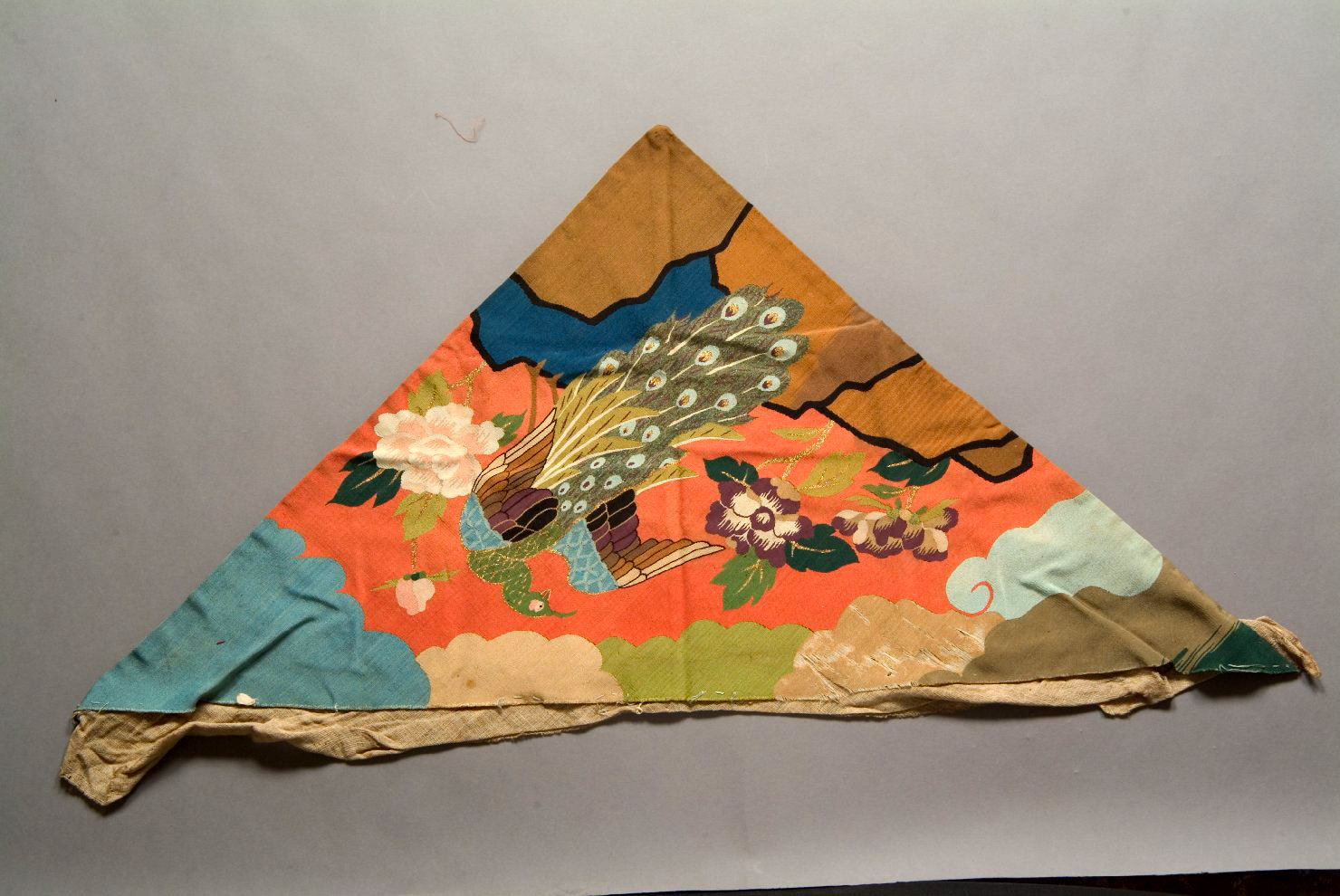triangolo decorato, elementi decorativi (tessuto, opera isolata) - ambito giapponese (sec. XIX)