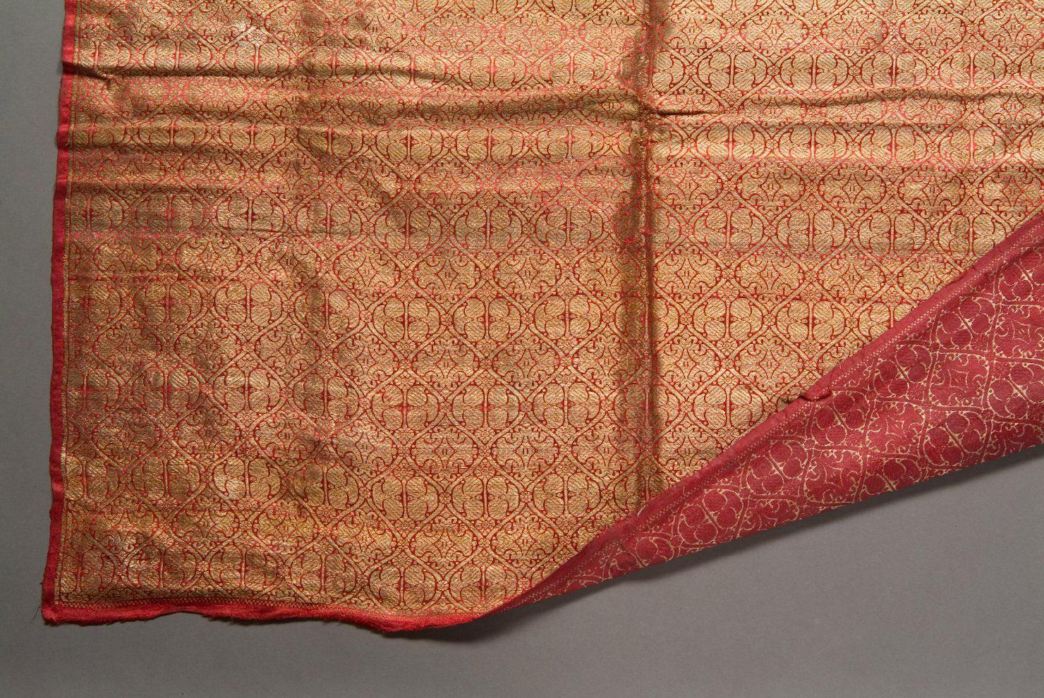 scialle decorato, elementi decorativi (abito, opera isolata) - ambito asiatico (sec. XIX)