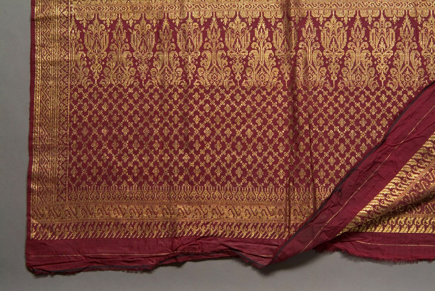 scialle decorato, elementi decorativi (abito, opera isolata) - ambito asiatico (sec. XIX)