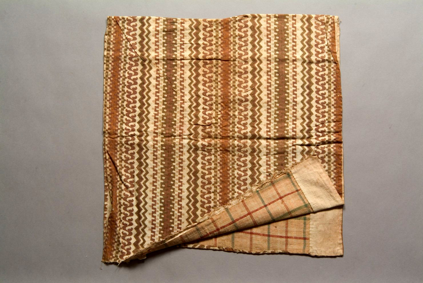 tappetino decorato, elementi decorativi (tessuto, opera isolata) - ambito asiatico (sec. XIX)