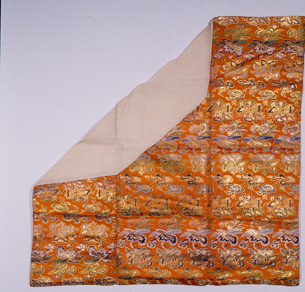 triangolo decorato, elementi decorativi (tessuto, opera isolata) - ambito giapponese (sec. XIX)