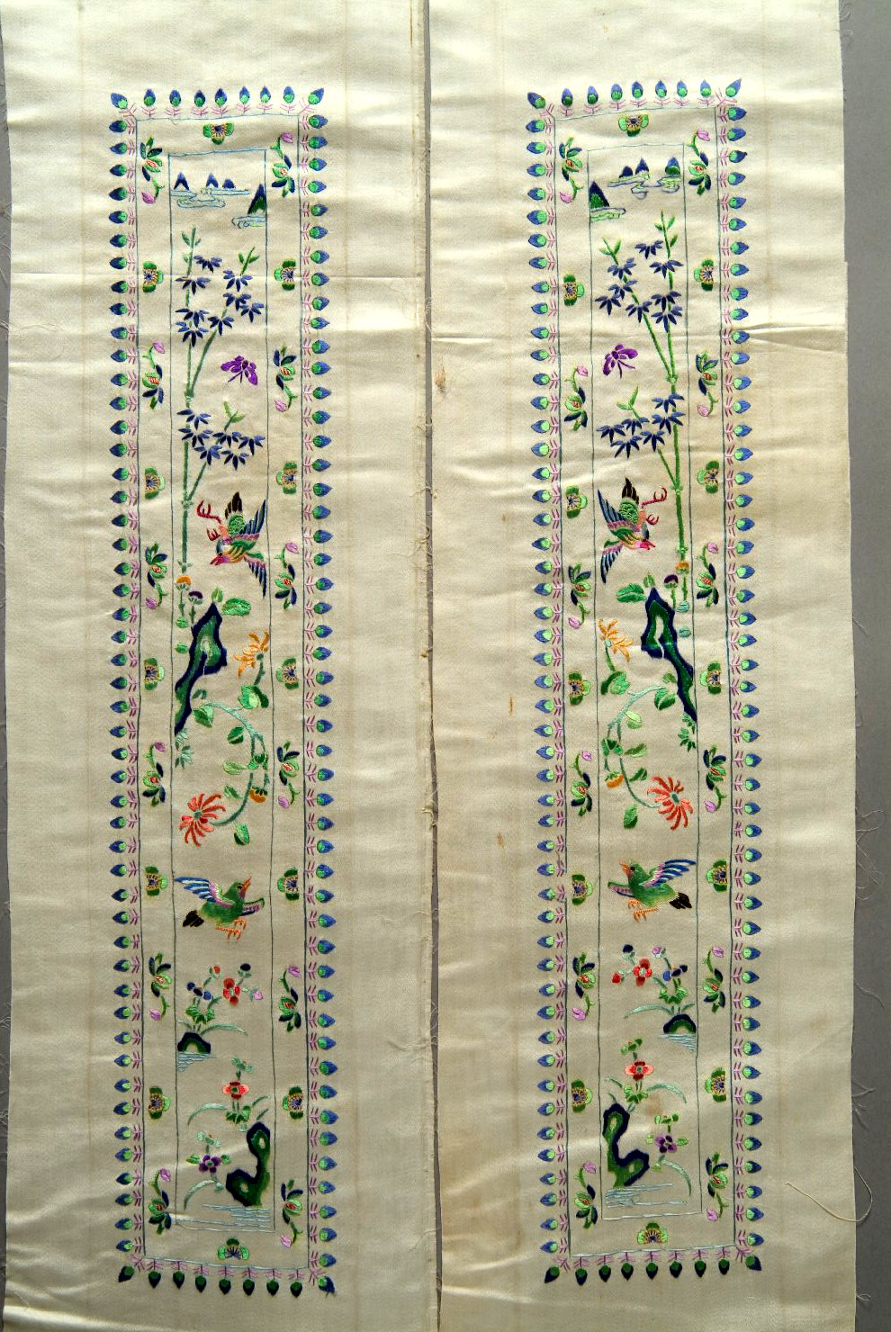 coppia di strisce per maniche, elementi decorativi (tessuto, opera isolata) - ambito cinese (sec. XIX)
