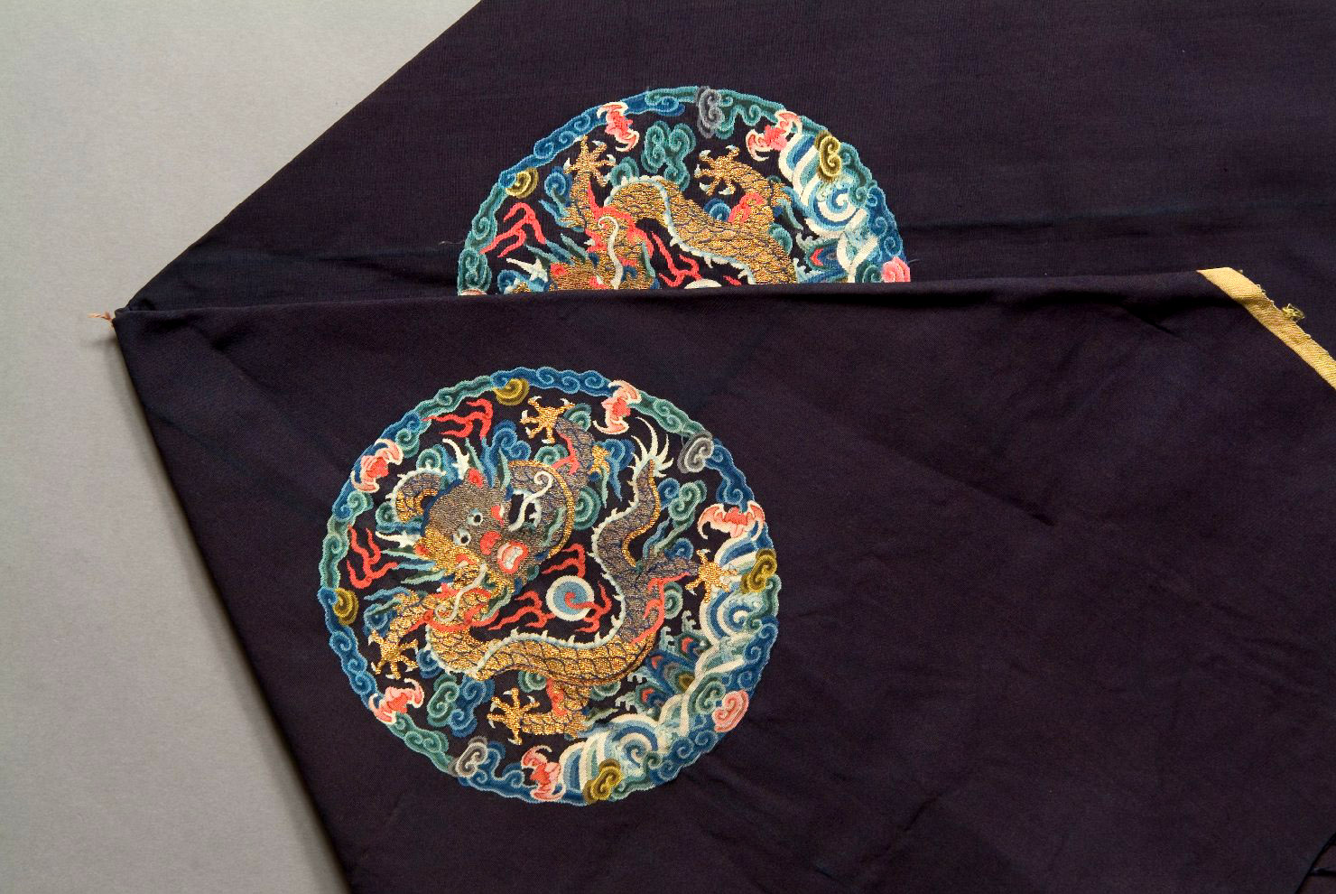 vestito decorato, elementi decorativi (abito, opera isolata) - ambito cinese (sec. XIX)