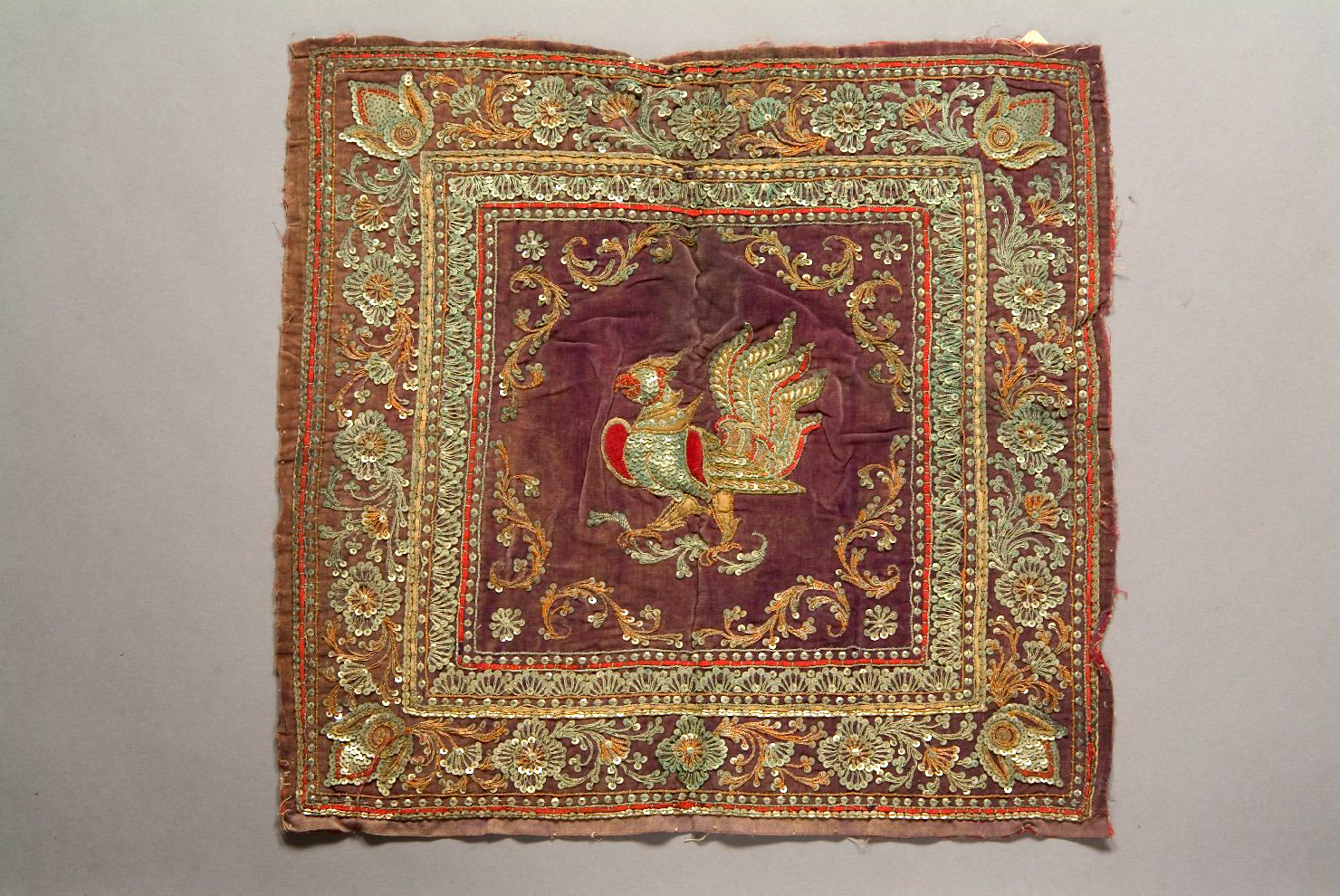 tappetino decorato, elementi decorativi (tessuto, opera isolata) - ambito asiatico (sec. XIX)