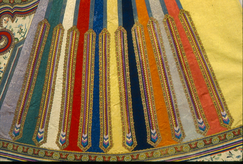 gonna decorata, motivi decorativi (abito, opera isolata) - manifattura cinese (sec. XIX)