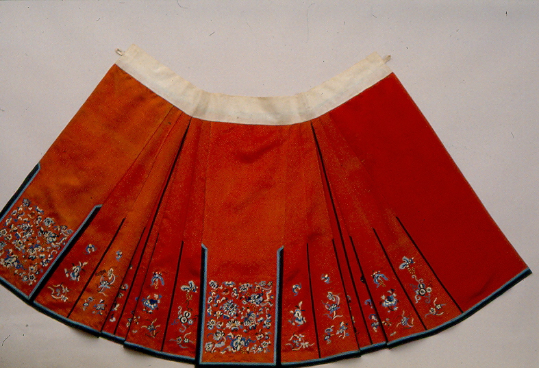 gonna decorata, motivi decorativi (abito, opera isolata) - manifattura cinese (sec. XIX)