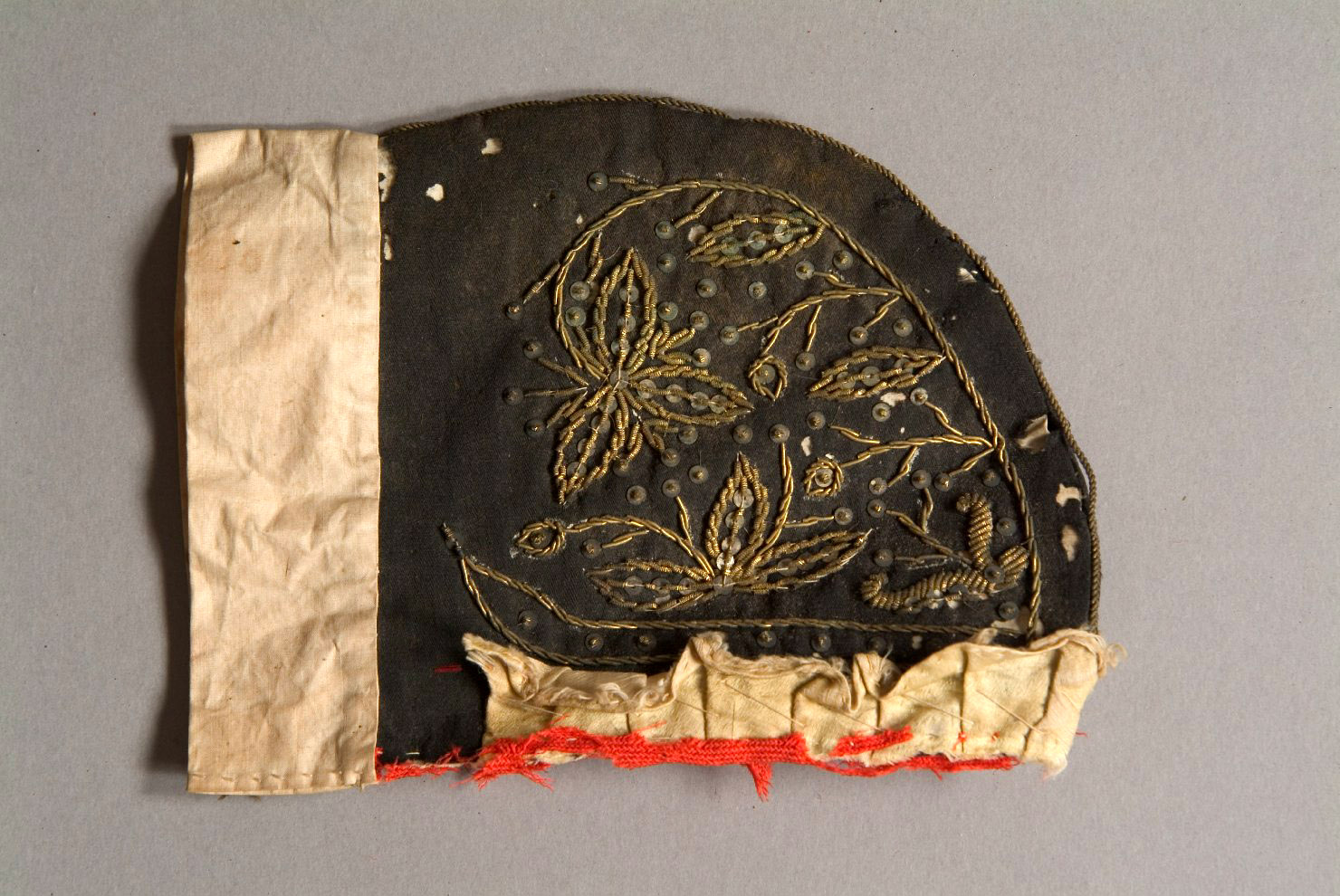 motivi decorativi (cuffia, opera isolata) - manifattura indonesiana (sec. XIX)