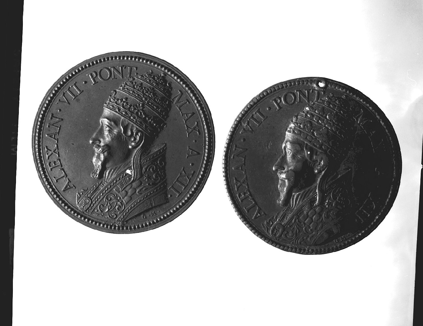 ritratto d'uomo di profilo (medaglia, elemento d'insieme) - ambito romano (sec. XVII)