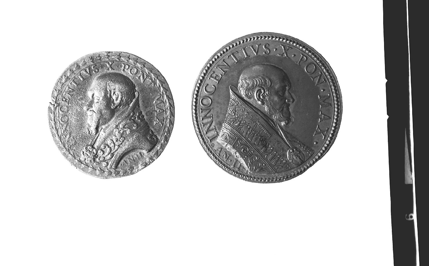 ritratto d'uomo di profilo (medaglia, elemento d'insieme) - ambito romano (sec. XVII)