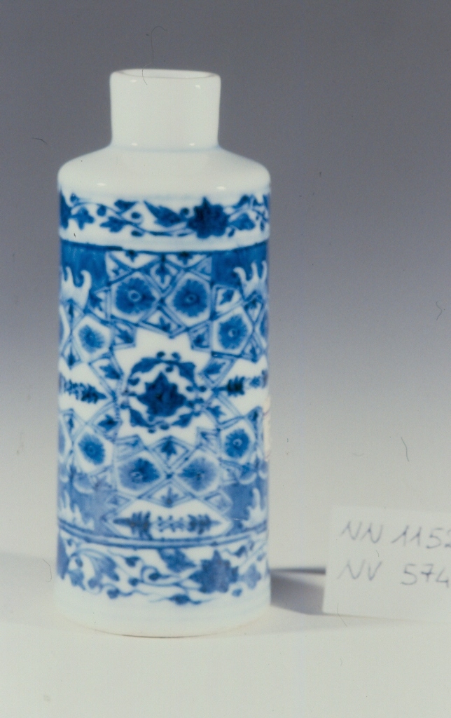 motivi decorativi geometrici e vegetali (tabacchiera, opera isolata) - ambito cinese (secc. XVII/ XIX)