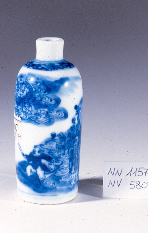 figure fantastiche tra le nuvole, ragnatele e insetti, figure maschili e animali fantastici (tabacchiera, opera isolata) - ambito cinese (secc. XVII/ XIX)