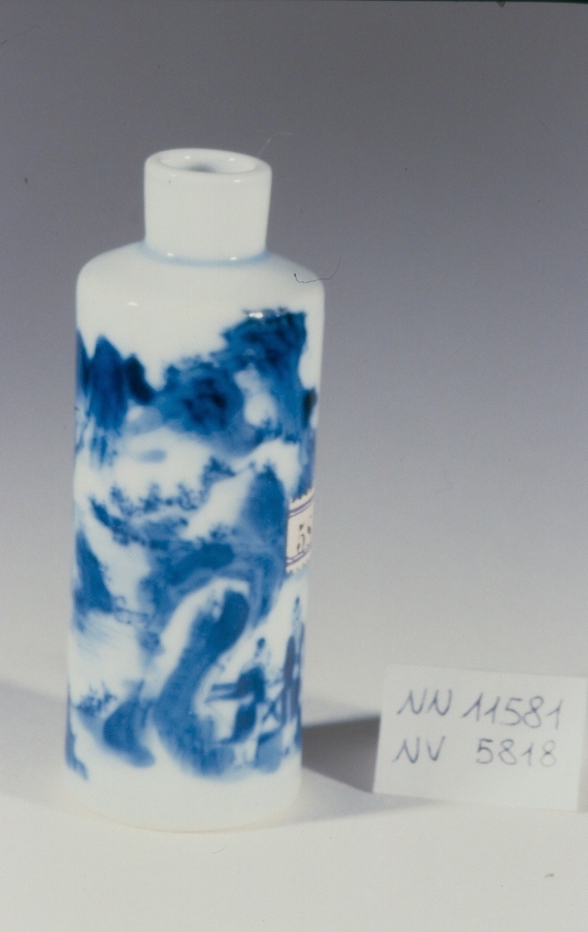 personaggi osservano il fiume da una terrazza, paesaggio (tabacchiera, opera isolata) - ambito cinese (secc. XVII/ XIX)