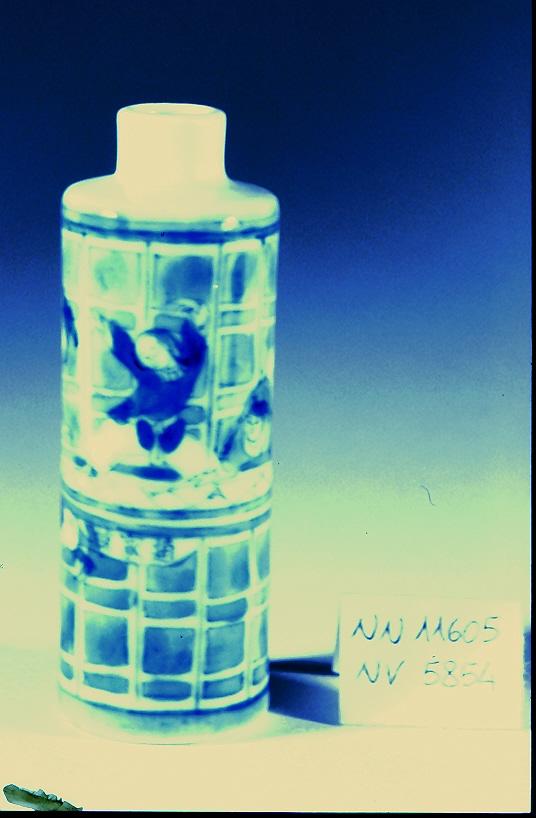 scena con acrobati e giocolieri (zaji), acrobata (tabacchiera, opera isolata) - ambito cinese (secc. XVII/ XVIII)