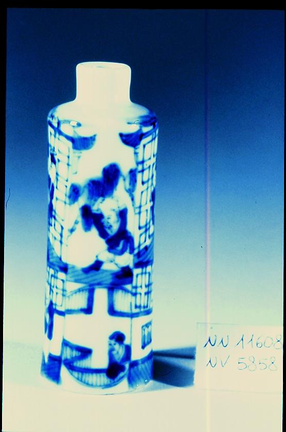 scena con giocolieri e acrobati (zaji), acrobata (tabacchiera, opera isolata) - ambito cinese (secc. XVII/ XVIII)