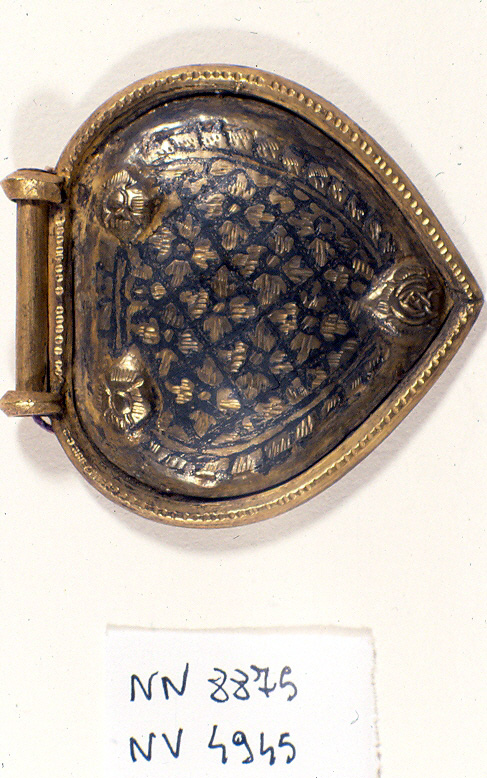 fibbia, opera isolata - ambito Asia sud-orientale (secc. XVII/ XIX)