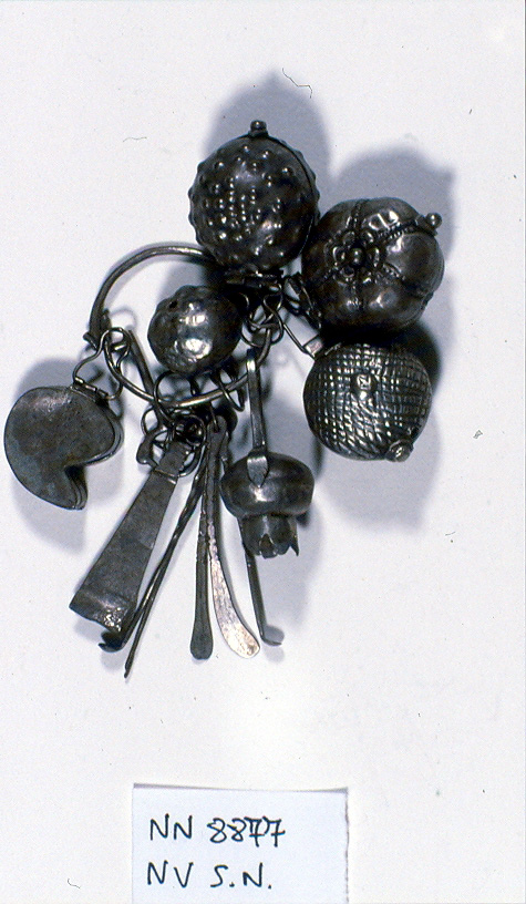 pendente, serie - ambito Asia sud-orientale (secc. XVII/ XIX)