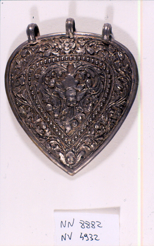 motivi decorativi floreali (fibbia, opera isolata) - ambito Asia sud-orientale (secc. XVII/ XIX)