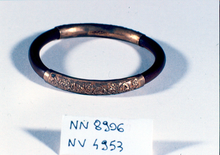 motivi decorativi vegetali (bracciale, opera isolata) - ambito Asia sud-orientale (secc. XVII/ XIX)