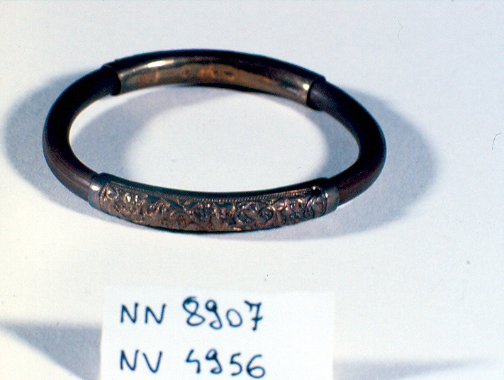 motivi decorativi vegetali (bracciale, opera isolata) - ambito Asia sud-orientale (secc. XVII/ XIX)