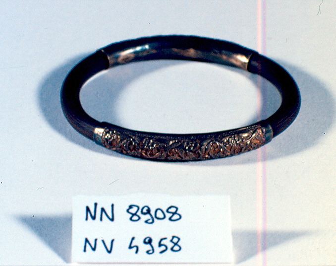 motivi decorativi vegetali (bracciale, opera isolata) - ambito Asia sud-orientale (secc. XVII/ XIX)