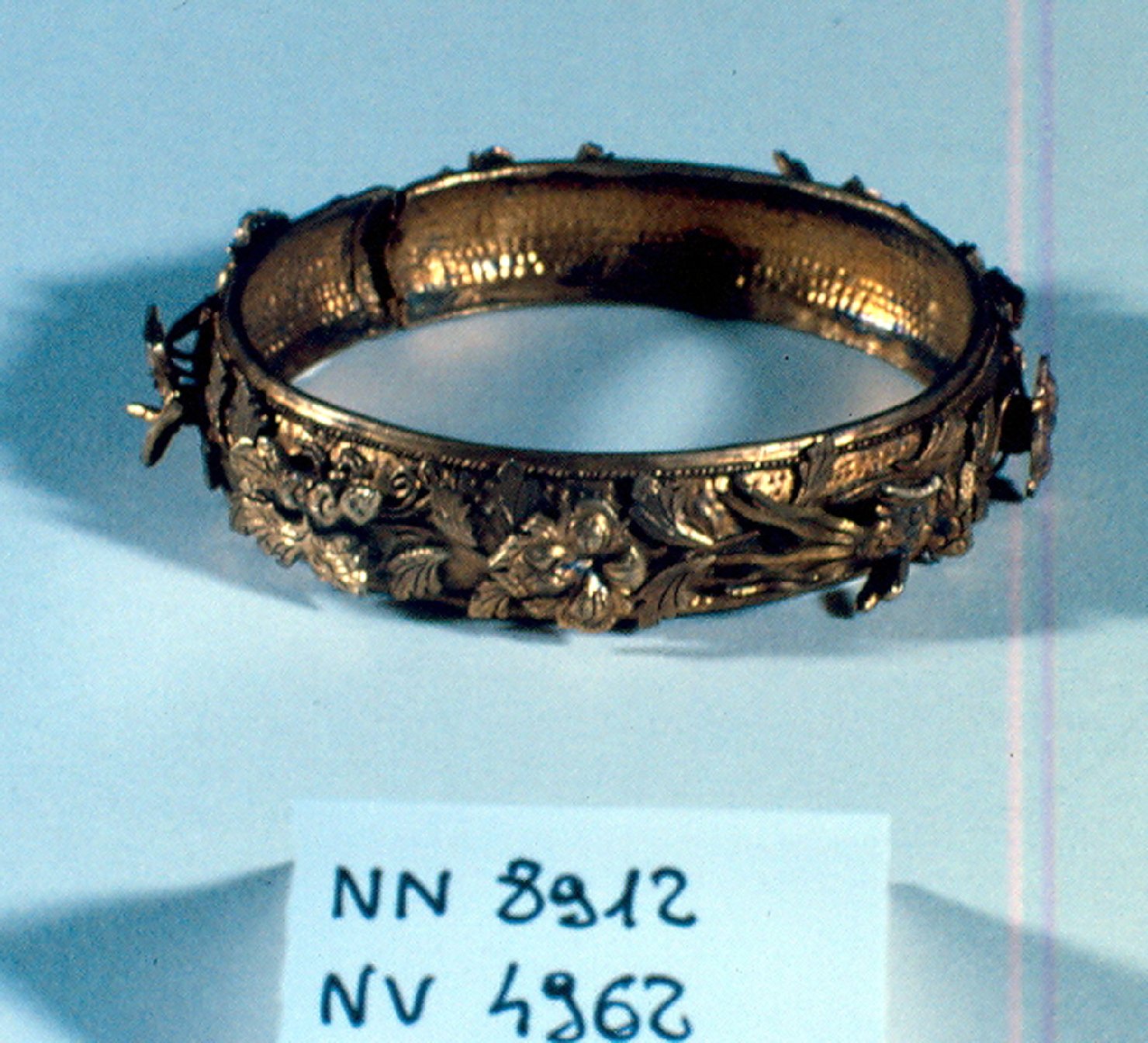 motivi decorativi vegetali con uccelli (bracciale, opera isolata) - ambito Asia sud-orientale (secc. XVII/ XIX)