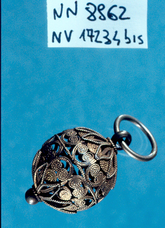 motivo decorativo floreale (pendente, opera isolata) - ambito Asia sud-orientale (secc. XVII/ XIX)