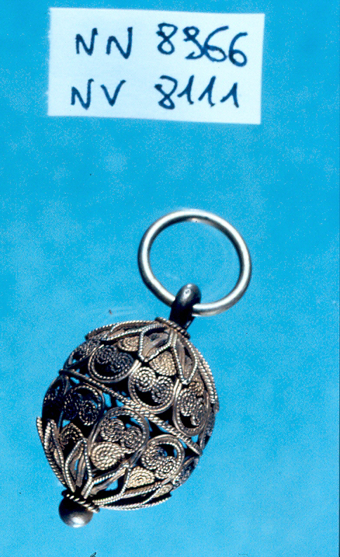 motivo decorativo floreale (pendente, opera isolata) - ambito Asia sud-orientale (secc. XVII/ XIX)