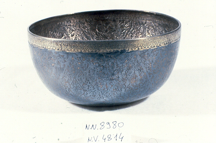 motivo decorativo ad arabesco (coppa, opera isolata) - ambito Asia sud-orientale (secc. XVII/ XIX)