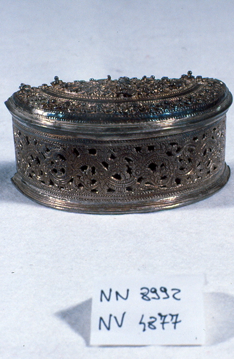 motivi decorativi a girali vegetali (scatola, opera isolata) - ambito Asia sud-orientale (secc. XVII/ XIX)