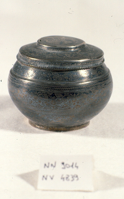 motivi decorativi a girali vegetali (scatola, opera isolata) - ambito Asia sud-orientale (secc. XVII/ XIX)