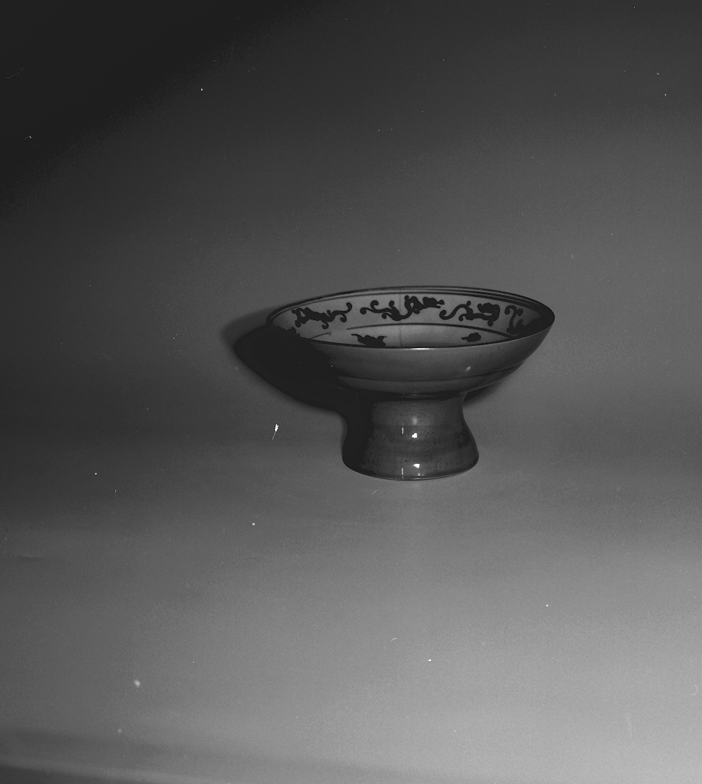 motivi decorativi floreali (coppa, opera isolata) - ambito giapponese (secc. XVIII/ XIX)