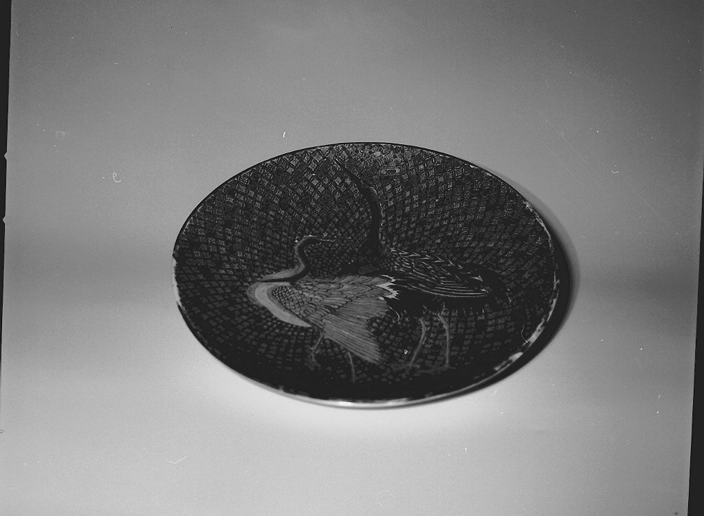 motivi decorativi vegetali con uccelli (piatto, opera isolata) - ambito giapponese (secc. XVIII/ XIX)