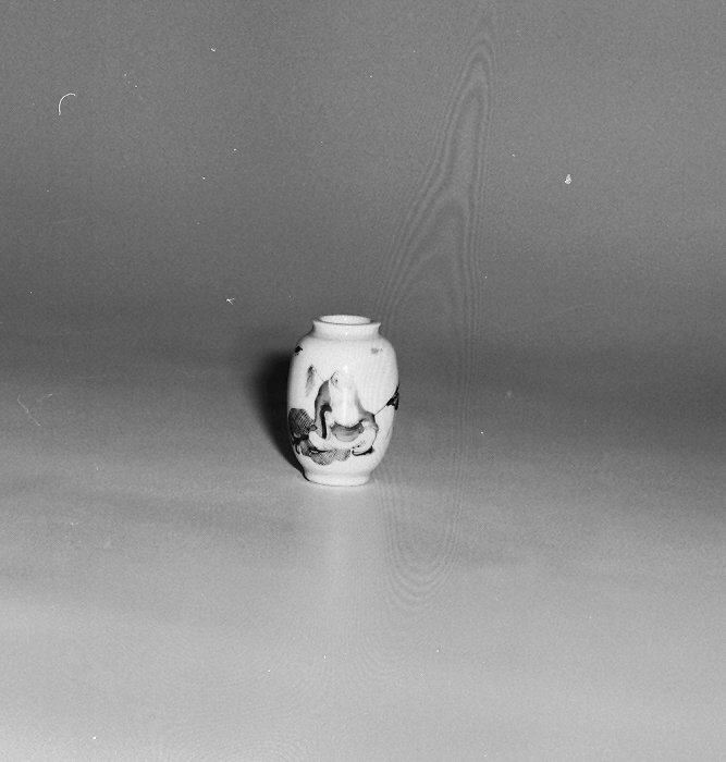 Personaggi e scene da cicli letterari (vasetto, opera isolata) - ambito cinese (terzo quarto sec. XIX)