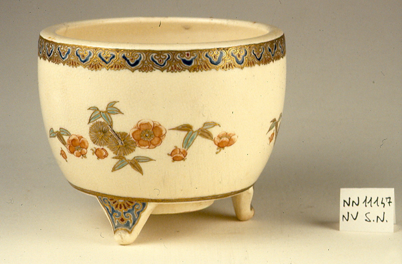 motivi decorativi floreali (bruciaprofumi, opera isolata) - ambito giapponese (sec. XIX)