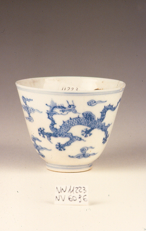 drago (tazzina, opera isolata) - ambito cinese (prima metà sec. XVIII)